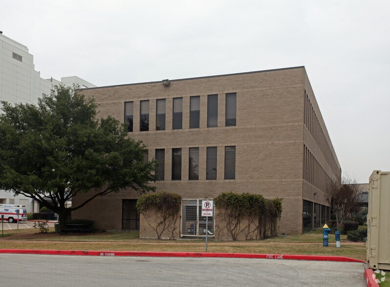 More Photos Of 1740 W 27th St, Houston Medical For Lease