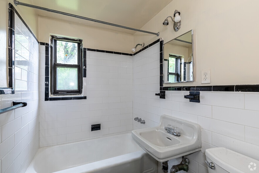 More Photos Of 35 Woodland Dr, Hartford Apartments For Sale