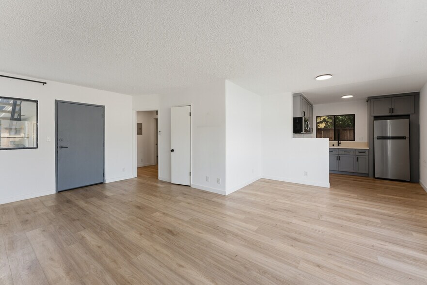 More Photos Of 5810 San Vicente Blvd, Los Angeles Apartments For Sale