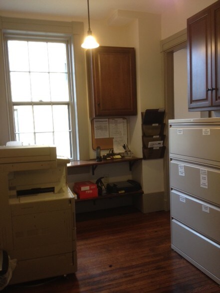 More Photos Of 83 Maple St, Springfield Office For Lease