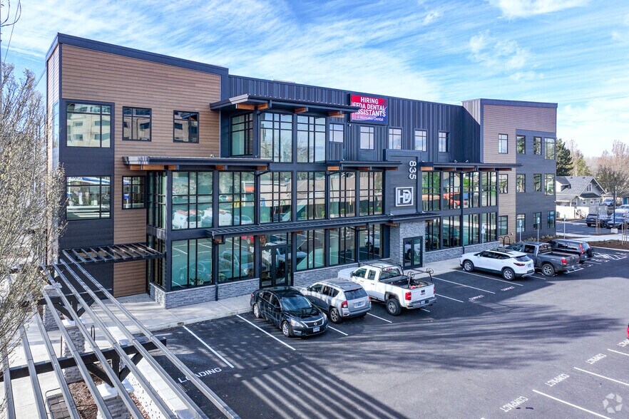 Primary Photo Of 835 Commercial St S, Salem Medical For Lease