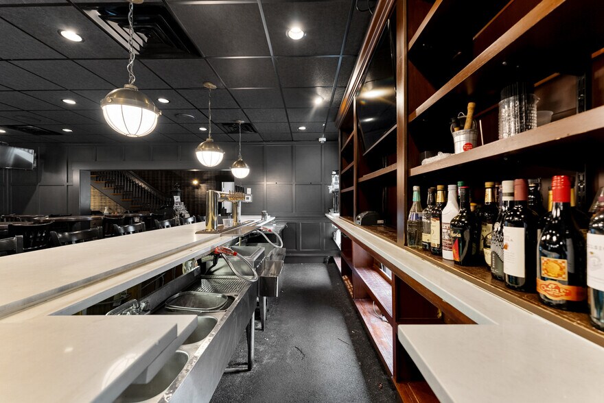 More Photos Of 135 Cooper St, Agawam Specialty For Sale