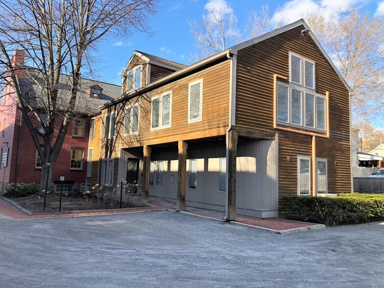 More Photos Of 35 King St, Burlington Office For Lease