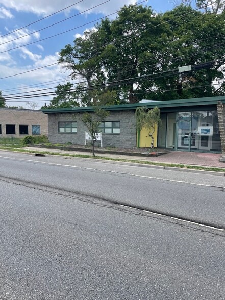 More Photos Of 570 Broadway, Amityville Office For Sale