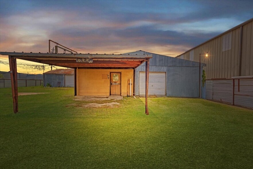 More Photos Of 6334 Midvale Ave, Houston Warehouse For Sale