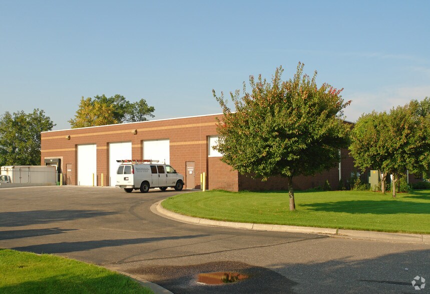 More Photos Of 10323-10327 NE Flanders St, Blaine Distribution For Sale