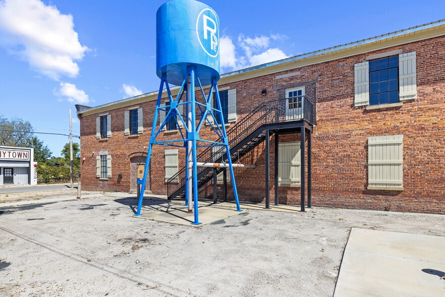 More Photos Of 122 E Laurel St, Mullins Industrial For Sale