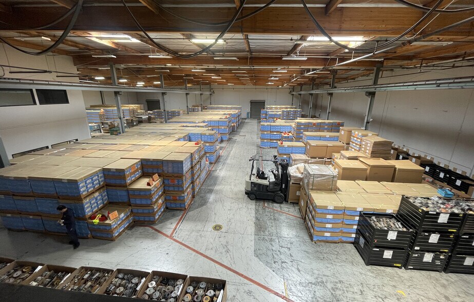 More Photos Of 42136 Avenida Alvarado, Temecula Manufacturing For Sale