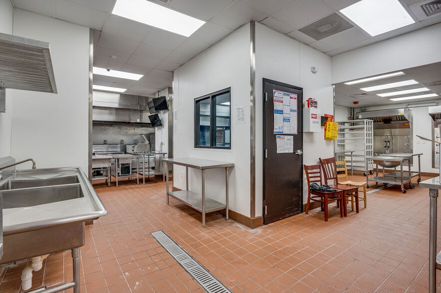 More Photos Of 2470 Gum Branch Rd, Jacksonville Restaurant For Sale