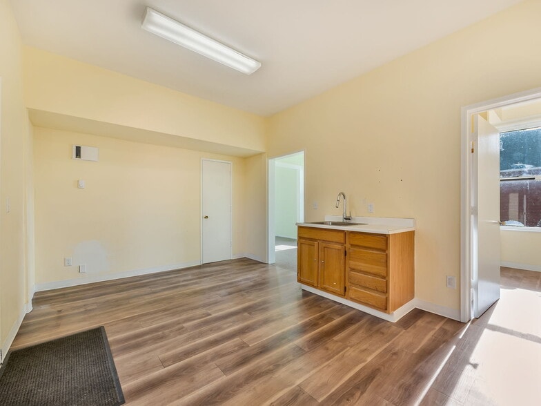More Photos Of 1178 Franklin Ave, Astoria Office For Sale