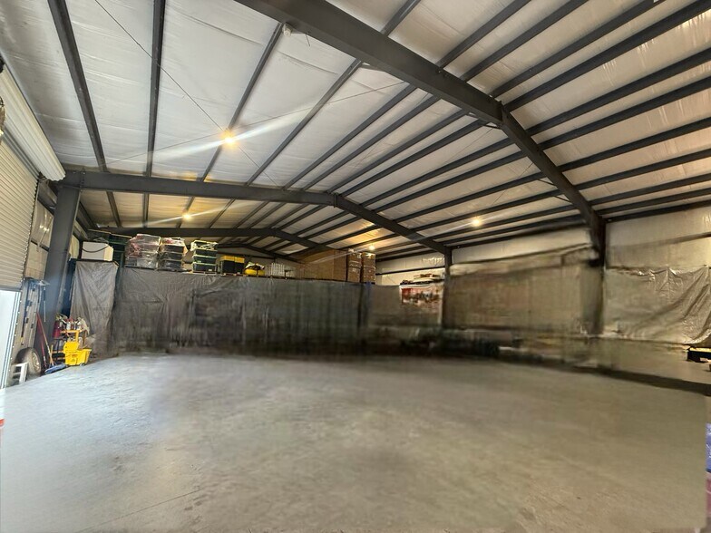 More Photos Of 6860 28th St Cir, Sarasota Warehouse For Sale