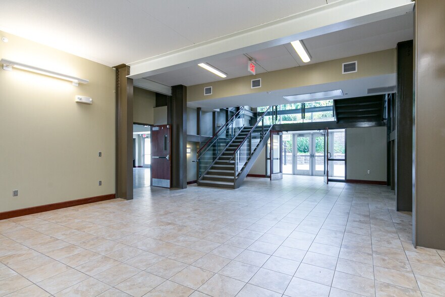 More Photos Of 1632 McCain Ln, Manhattan Sorority Fraternity House For Sale