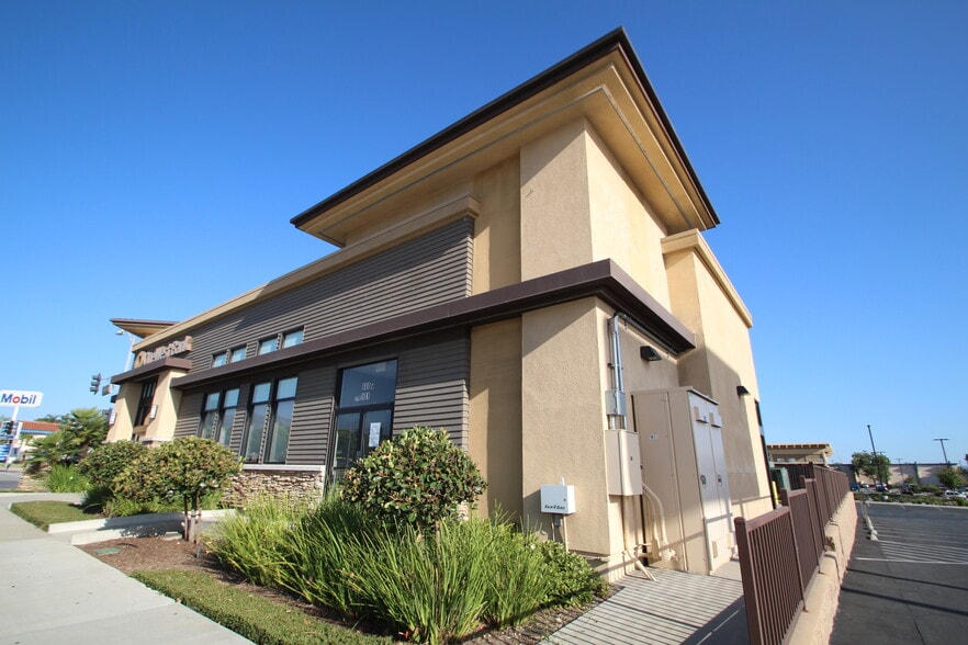 More Photos Of 600 W Route 66, Glendora General Retail For Lease