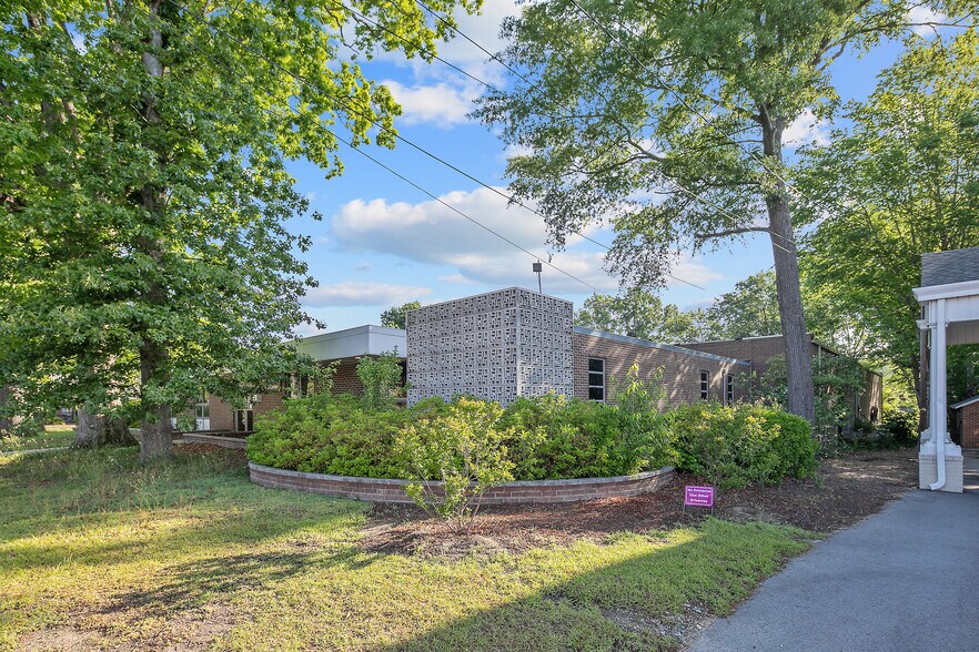 More Photos Of 214 Hawkins Ave, Sanford Medical For Sale