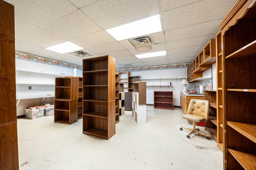 More Photos Of 1330 SW Main Blvd, Lake City Freestanding For Sale