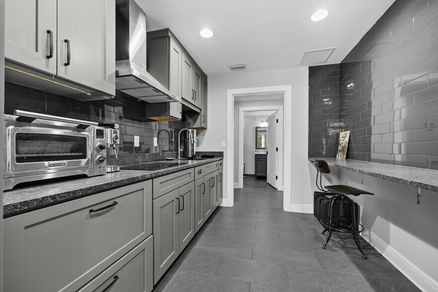 More Photos Of 905 NW 2nd St, Gainesville Industrial For Lease