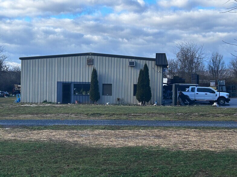 More Photos Of 6008 Fair Oaks Dr, Frederick Flex For Lease