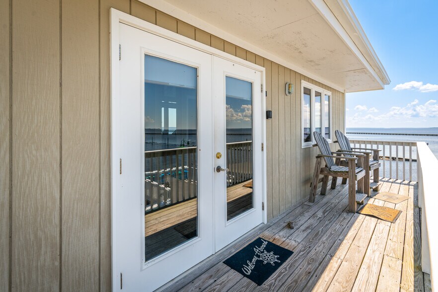 More Photos Of 738 E Main St, Belhaven Hotel For Sale