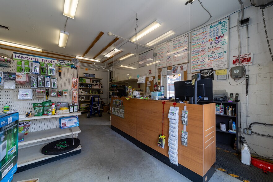 More Photos Of 55 Myers Ave, Myers Flat Manufacturing For Sale