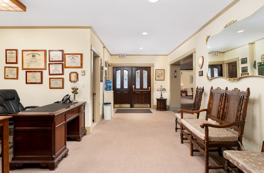 More Photos Of 94 E Montauk Hwy, Hampton Bays General Retail For Sale
