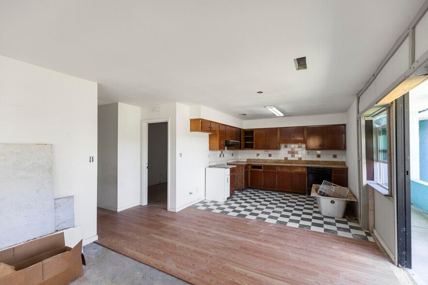 More Photos Of 1010 N Eufaula Ave, Eufaula Hotel For Sale