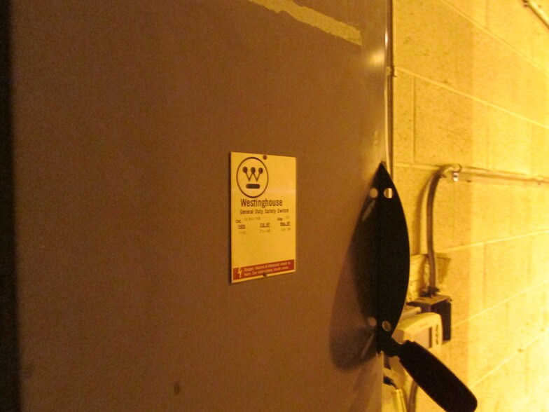 More Photos Of 14033-14055 Achyl Ave, Warren Warehouse For Sale