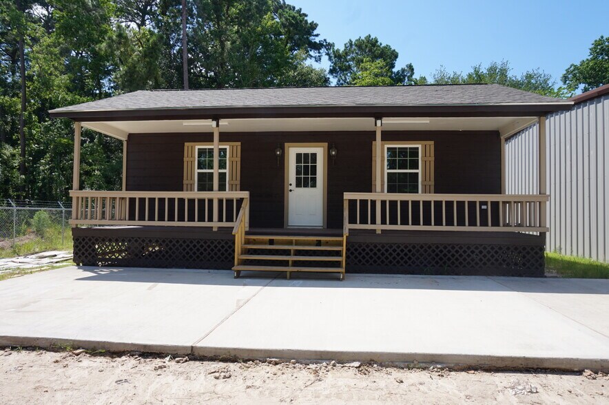 More Photos Of 18688 Summer Hills Blvd, Porter Light Manufacturing For Lease