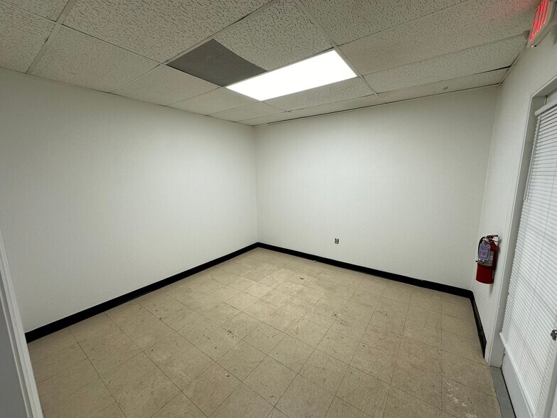 More Photos Of 5609 E Adamo Dr, Tampa Warehouse For Lease