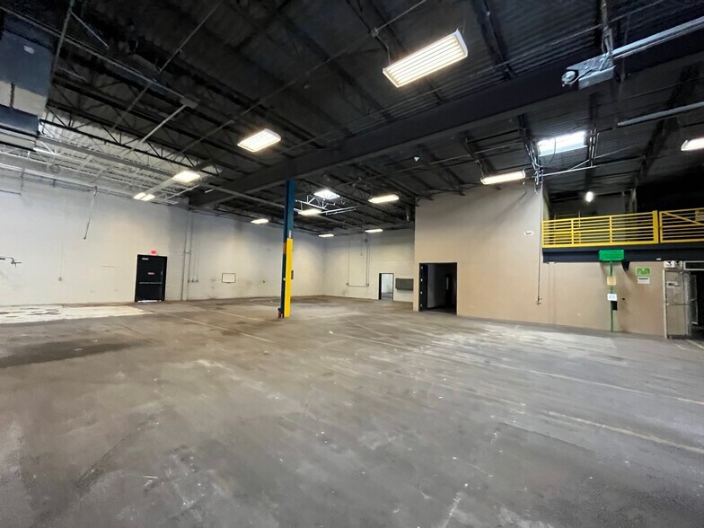 More Photos Of 4200 W Harry St, Wichita Warehouse For Lease