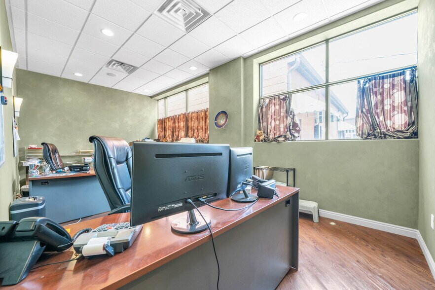 More Photos Of 1345 S Main St, Salt Lake City Freestanding For Lease