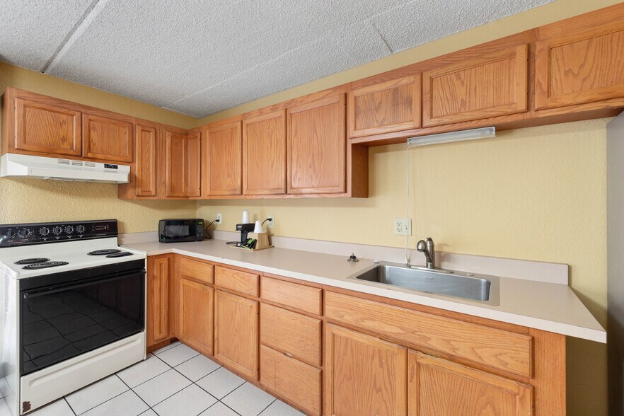More Photos Of 4109 Padre Blvd, South Padre Island Hotel For Sale
