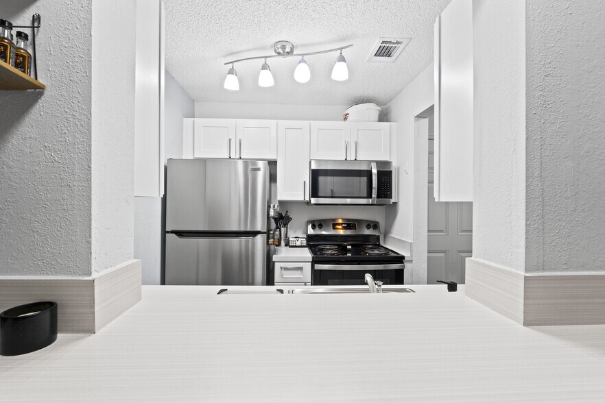 More Photos Of 3726 Cleveland Heights Blvd, Lakeland Apartments For Sale