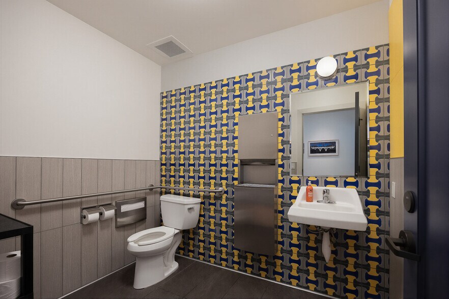 More Photos Of 1913-1915 Hyperion Ave, Los Angeles Loft Creative Space For Sale