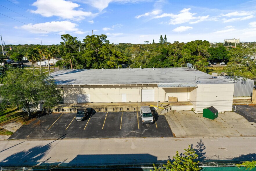 More Photos Of 875 Creel St, Melbourne Warehouse For Lease