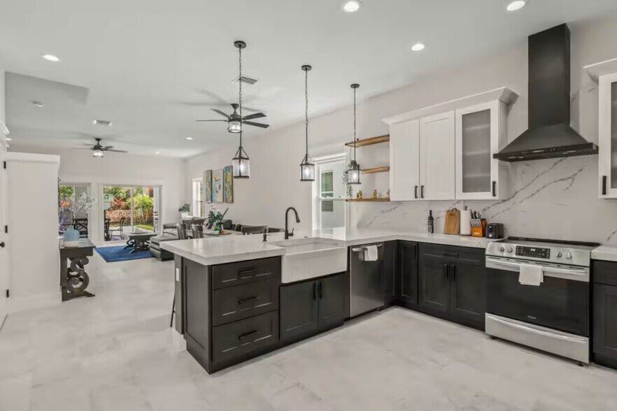 More Photos Of 1960 NE Dixie Hwy, Jensen Beach Apartments For Sale