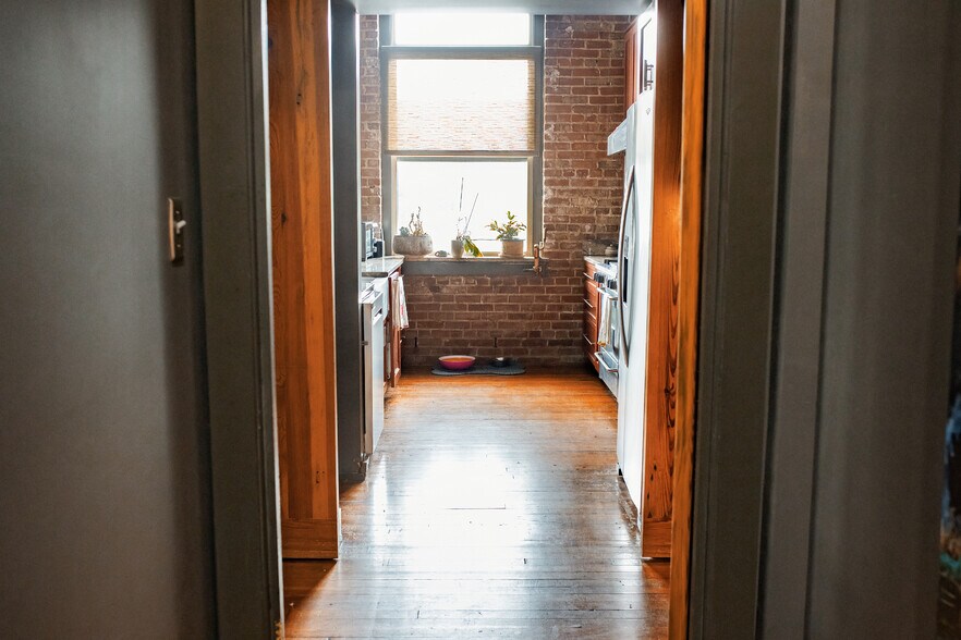 More Photos Of 112 18th St N, Birmingham Storefront For Sale