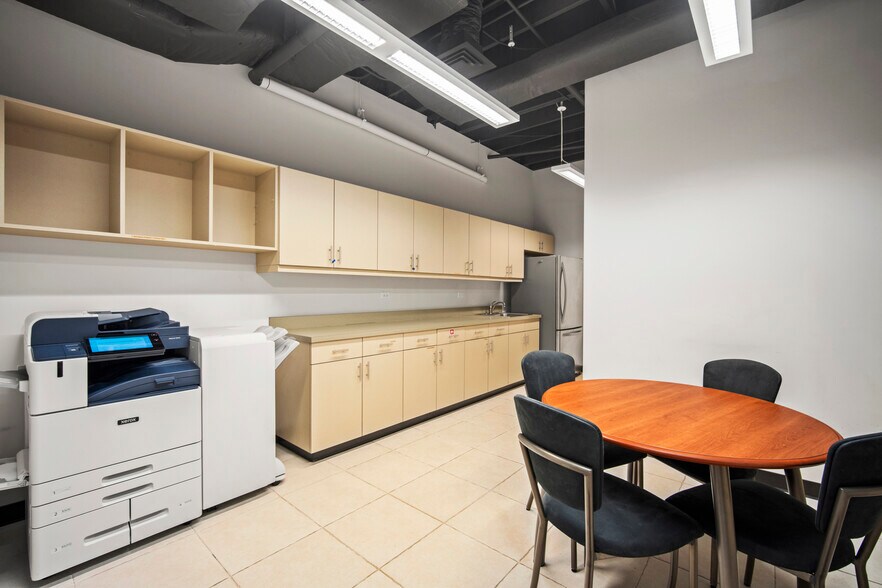 More Photos Of 3113 Olu St, Honolulu Office For Sale