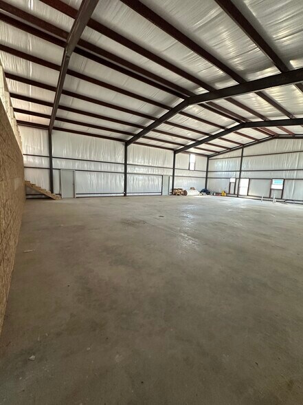 More Photos Of 4072 Old Lorena Rd, Lorena Light Manufacturing For Lease