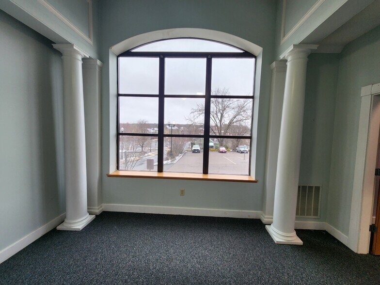 More Photos Of 253-255 Main St, Webster Loft Creative Space For Lease