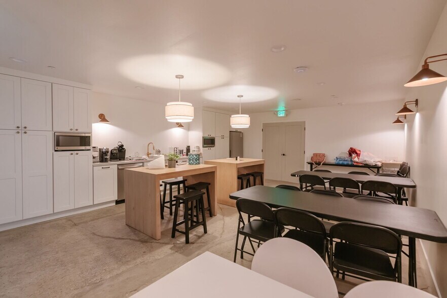 More Photos Of 15206 Grevillea Ave, Lawndale Warehouse For Lease