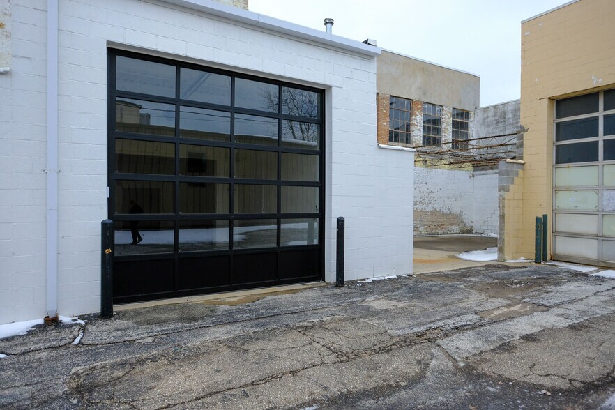 More Photos Of 408 W Main St, Benton Harbor Freestanding For Lease