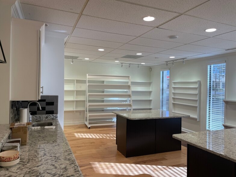 More Photos Of 803 Mount Moriah Rd, Memphis Office For Lease