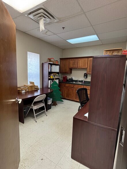 More Photos Of 2690 Old Alton Rd, Denton Warehouse For Lease