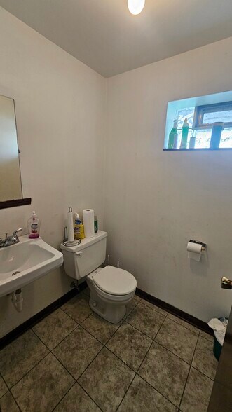 More Photos Of 18707 Burnham Ave, Lansing Office Residential For Sale