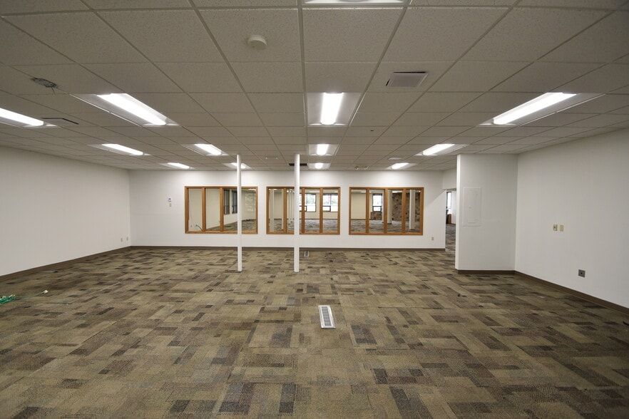 More Photos Of 1749 38th St S, Fargo Flex For Lease