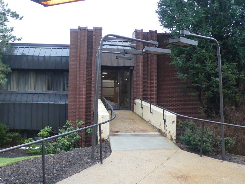 More Photos Of 65 Mountain Blvd, Warren Medical For Sale