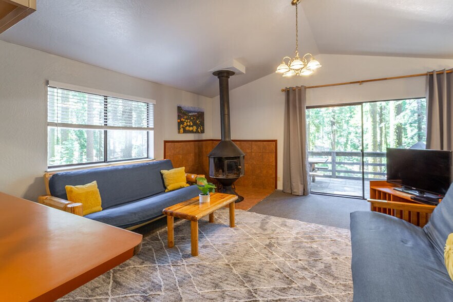 More Photos Of 500 Dodge Ridge Rd, Pinecrest Hotel For Sale