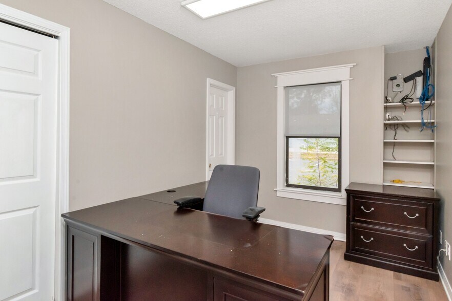 More Photos Of 1962 Spring Hill Ave, Mobile Office For Sale