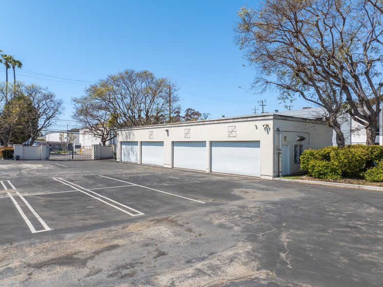 More Photos Of 12575 Beatrice St, Los Angeles Flex For Lease