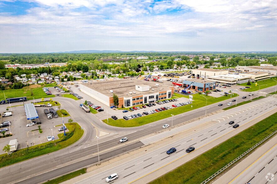 More Photos Of 4150 Chomedey (A-13) Desste O, Laval Warehouse For Lease